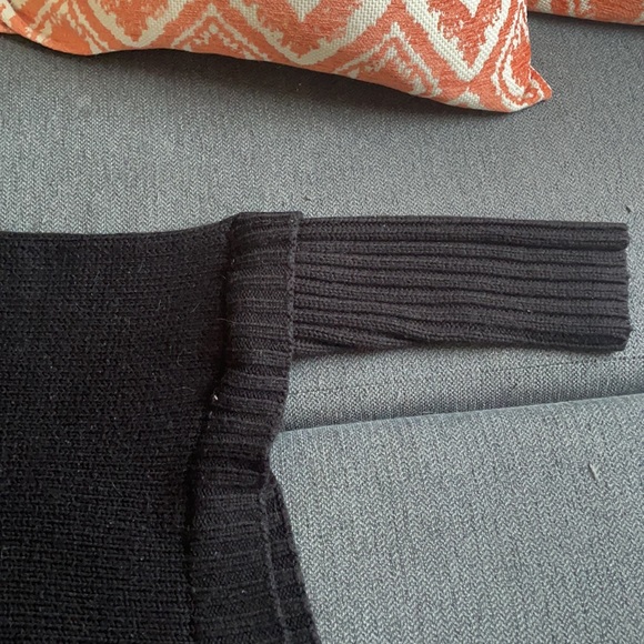 Black Poncho sweater - Picture 3 of 4